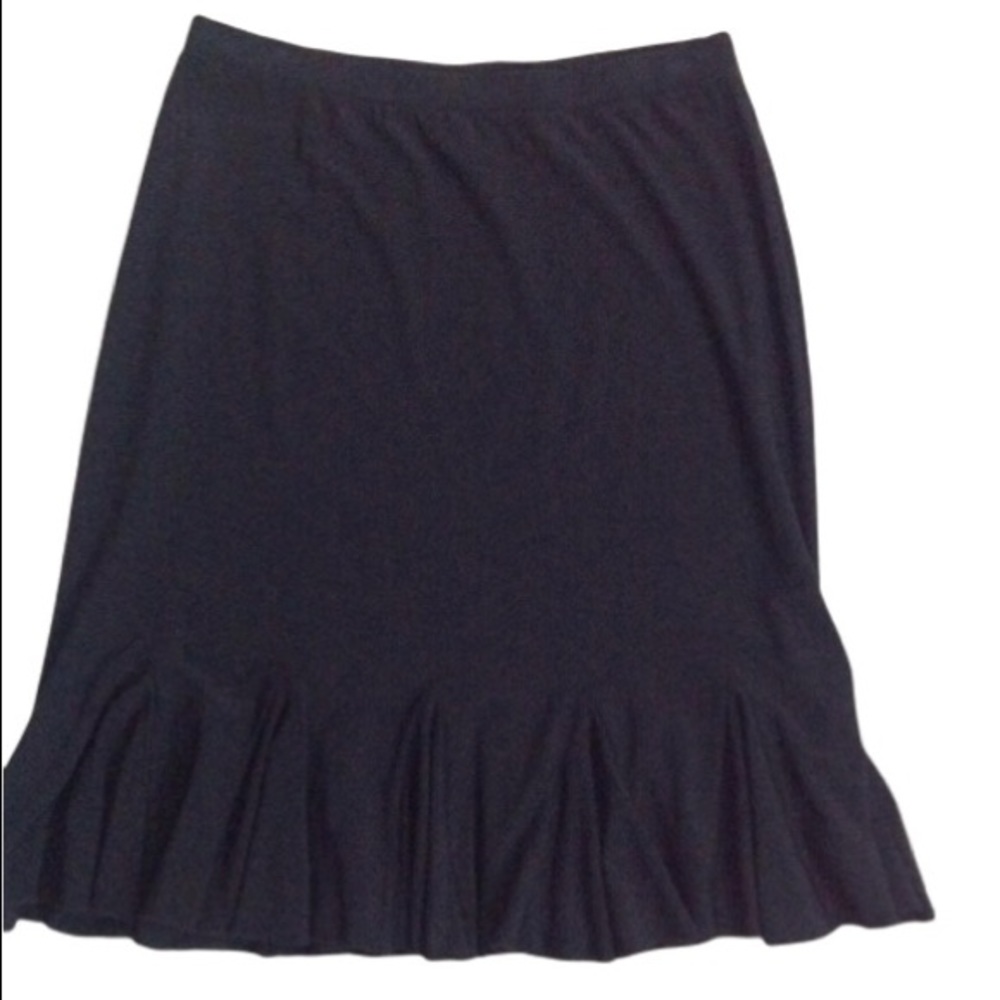 WHBM Black  Fitted Skirt With a Slight Ruffle Flare Bottom